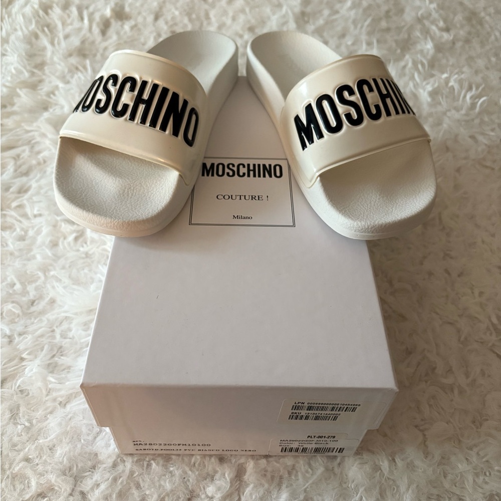 Moschino White Slide Sandals NWT size 38 = US 7.5-8